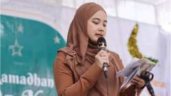 Tak Perlu Gugup, Ini 4 Tips Auto Mahir Public Speaking Ala Azkiya Haliza
