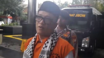 Noel Siap Jalani Sidang Kasus K3, Penampilan Peci dan Sorban Jadi Sorotan