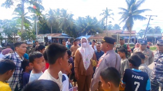 Heboh Rumah Terduga Bandar Narkoba Dibakar Emak-emak di Mandailing Natal