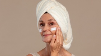 5 Pelembap Wajah Halal untuk Usia 50-an, Mudah Dicari di Offline atau Online Shop