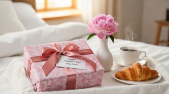 8 Ide Kado Hari Ibu untuk Istri Tercinta, Penuh Makna dan Bikin Hatinya Bahagia