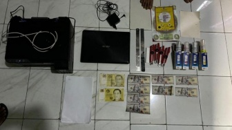 Polda Metro Jaya Ungkap Jaringan Uang Palsu USD dan SGD, Ribuan Lembar Disita