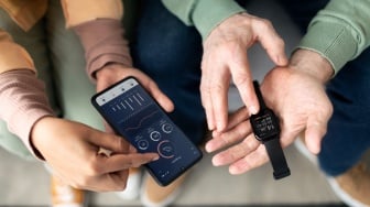 5 Rekomendasi Smartwatch Terbaik untuk Kado Natal Pasangan