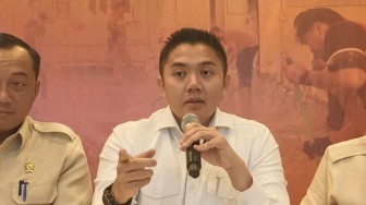 Pesan Seskab Teddy: Kalau Niat Bantu Harus Ikhlas, Jangan Menggiring Seolah Pemerintah Tidak Kerja