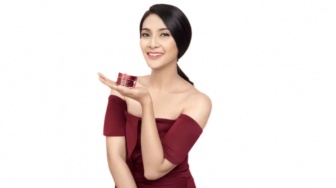 7 Moisturizer Terbaik untuk Flek Hitam Usia 60 Tahun ke Atas