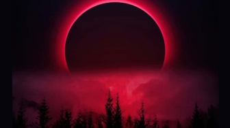 Ritual Bulan Merah di Bukit Wadasgeni