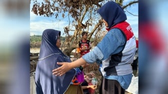 Video Viral Zulkarnain Antarkan Relawan Pertamina Peduli Tembus Kampung Sunting yang Terisolasi