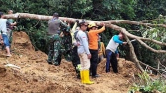 Longsor di Sidrap: 384 KK Terisolasi, Akses Jalan Utama Putus Total