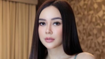 Siapa Sosok Inisial R Diduga Kekasih Baru Aura Kasih?