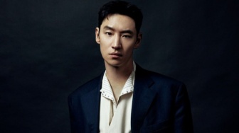 Anti Overdressed! 4 Inspirasi OOTD Simpel tapi Chic ala Lee Je Hoon