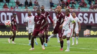 Kunci Sukses Malut United Tekuk Juku Eja: Tembok Pertahanan Kokoh dan Taktik Bola Mati