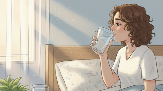 Manfaat Minum Air Putih Sebelum Tidur, Rahasia Tidur Nyenyak dan Tubuh Lebih Sehat