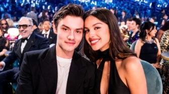 Dua Tahun Pacaran, Olivia Rodrigo dan Louis Partridge Dikabarkan Putus