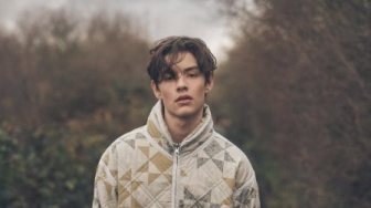 Isu Putus Makin Santer, Intip Profil Louis Partridge Kekasih Olivia Rodrigo