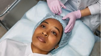 6 Perawatan Wajah Populer di Klinik Kecantikan, Terbaik untuk Kulit Sehat dan Bersinar