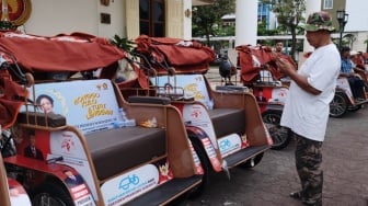 Supardi Tak Lagi Mengayuh di Usia Senja, Dapat Hadiah Nataru Becak Listrik Pindad dari Prabowo