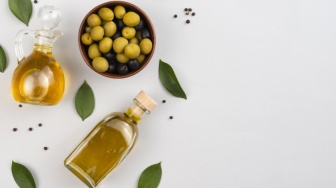 5 Rekomendasi Olive Oil untuk Basic Skincare Malam, Kulit Glowing saat Bangun Tidur