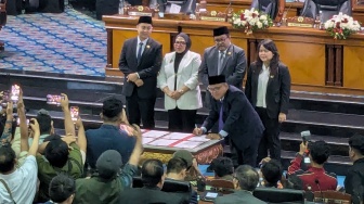 Berlangsung Alot, Rapat Paripurna DPRD DKI Sahkan Empat Raperda
