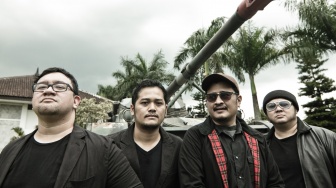 Dua Dekade "Centralismo": Simfoni Kerinduan dan Kejayaan Sore di Teater Besar