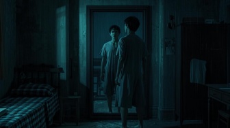 CERPEN: Cermin di Kamar Sewa