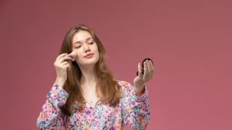 7 Bedak Padat yang Awet untuk Ibu-Ibu Aktif di Berbagai Acara