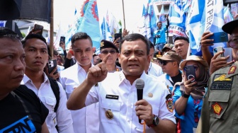 Temui Demo Buruh, Gubernur Ahmad Luthfi Umumkan UMP dan UMK 2026, Naik 7,28 Persen