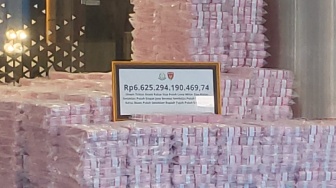 Gunungan Uang Rp6,6 Triliun Dipamerkan di Kejagung, Hasil Denda dan Rampasan Korupsi Kehutanan