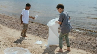 Ketika Anak Muda Bergerak: Aksi Nyata Melawan Krisis Sampah di Pesisir