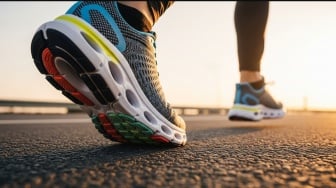 5 Sepatu Lari Pria Rp1 Jutaan yang Empuk dan Stabil, Atasi Kaki Pegal saat Jogging