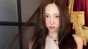 4 Inspirasi Outfit Girly ala Youngseo ALLDAY PROJECT untuk Tampilan Harian, Trendy Banget!