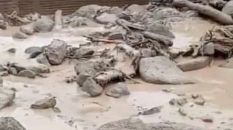 Agam Kembali Diterjang Banjir Bandang, Puluhan Rumah di Maninjau Terendam Lumpur