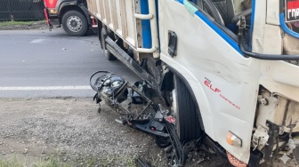 Kronologi Tabrakan Maut Truk vs Sepeda Motor di Jalan Pantura Gresik, Dua Pemotor Tewas!