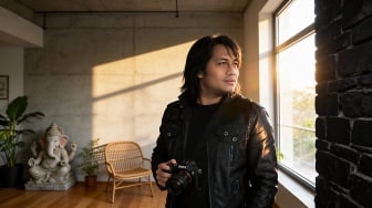 Transformasi Wawan Woker: Dari Pena Jurnalis, Kini Tembus Pasar Musik Global