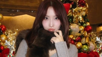 OOTD Natal ala Momo TWICE: Intip 4 Padu Padan Gaya Stylish-nya!
