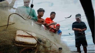 Belajar dari Laut dan Masyarakat Pesisir: Bertahan, Beradaptasi, dan Menjaga Batas