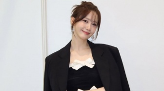 Cantik Maksimal saat Natal, Intip 4 Inspirasi Outfit Dress ala Yoona SNSD!