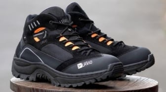 5 Sepatu Hiking Outdoor Lokal Favorit Para Pendaki, Kualitas Setara Brand Luar Negeri