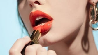 7 Lipstik Anti Bibir Kering dan Awet Tahan Lama, Tak Perlu Touch Up Berkali-kali