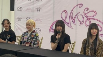 Perdana Datang ke Indonesia, Member VVUP Kepincut Jalan-Jalan ke Blok M