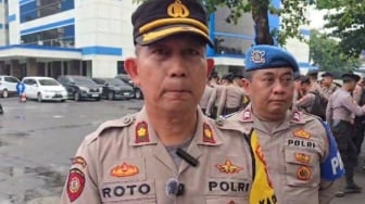 Geng Motor Teror Warga Siskamling di Pulogadung: Siram Air Keras, Aspal Sampai Berasap