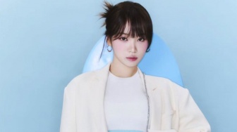 4 Ide Styling OOTD ala Chaewon LE SSERAFIM yang Pas Buat Natal Serumu!