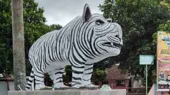 Viral Patung Macan Putih Balongjeruk Kediri Digunjing, Kades: Pakai Dana Pribadi Saya!