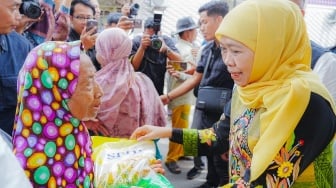 Gubernur Khofifah Hadirkan Pasar Murah untuk Tekan Harga Sembako di Surabaya