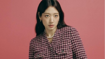 Effortless, Sontek 4 Padu Padan Daily Outfit Minimalis ala Park Shin Hye!