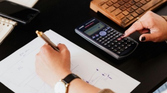 Akuntansi Keuangan, Manajemen, atau Perpajakan: Mana yang Cocok untuk Anda?