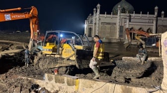 Kayu Besar Hancurkan Asrama, Dukungan Kementerian PU Pulihkan Senyum di Darul Mukhlisin