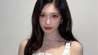 4 Pilihan OOTD Girly Playful ala Leeseo IVE, Bikin Mood Happy Seharian!