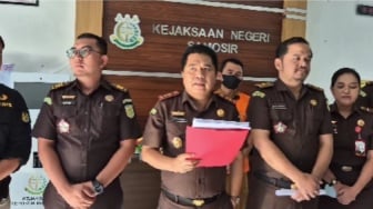 Kadinsos Samosir Jadi Tersangka Korupsi Bantuan Korban Banjir Bandang, Rugikan Negara Rp 516 Juta!