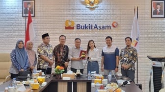 PTBA Raih Predikat Badan Publik Informatif 2025, Skor Tertinggi di Sumsel
