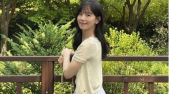 5 OOTD Liburan Kang Han Na: Feminin Look yang Simpel